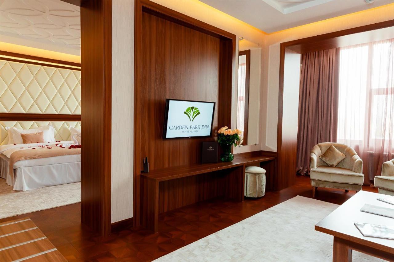 אלמטי Garden Park Inn מראה חיצוני תמונה
